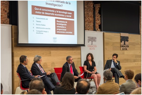 De izda. a drcha., Fernando Conesa, José López Barneo, Francisco Moreno, Paloma Cabello y Álvaro de Remediosatividad, Fundación Botín encuentro de ciencia Fundacion Botin